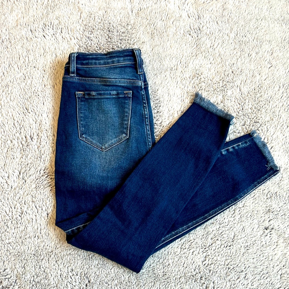 KanCan size 27 jeans! Worn only a handful of times!